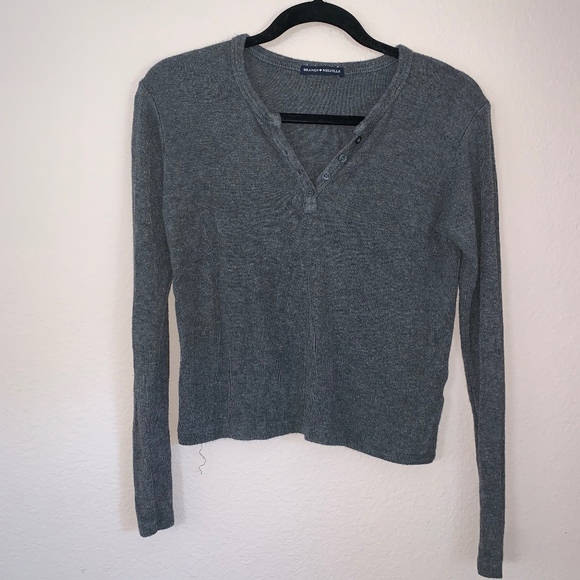 🔻Brandy Melville Sweater - Picture 1 of 4